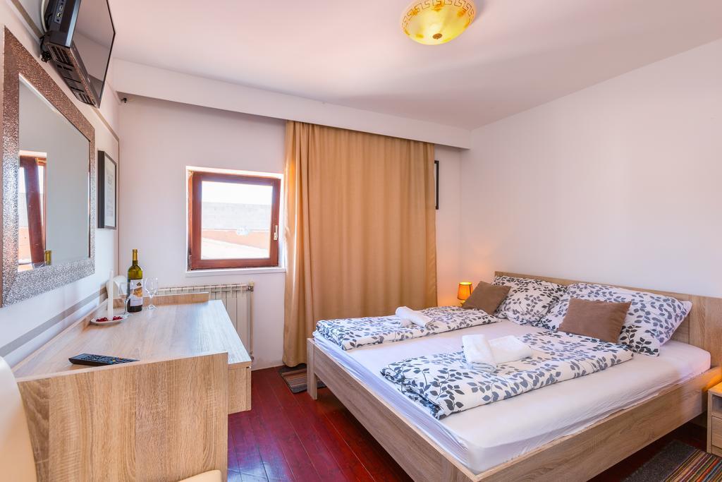 Bed & Breakfast La Fontana Medulin Exterior photo